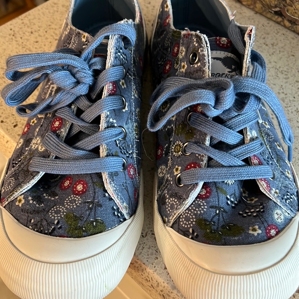 Rocket dog sneakers